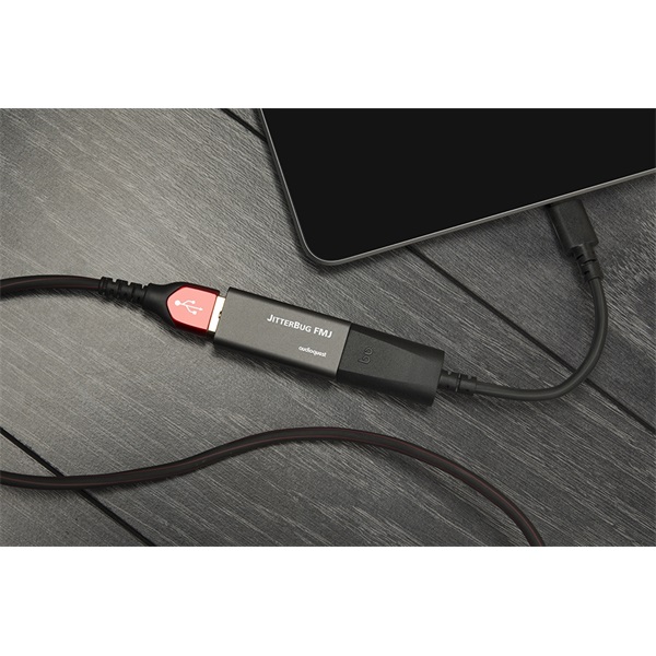 AudioQuest JitterBug FMJ USB 2.0 digitális adat- és tápzaj szűrő