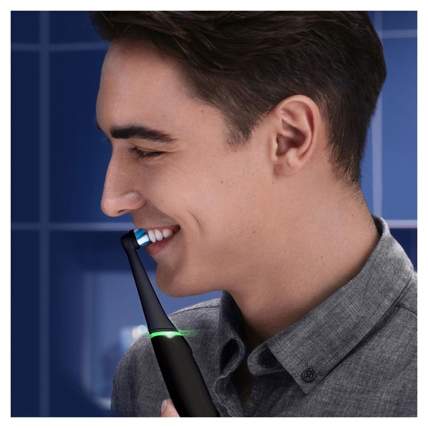 Oral-B iO Series 6 fekete elektromos fogkefe