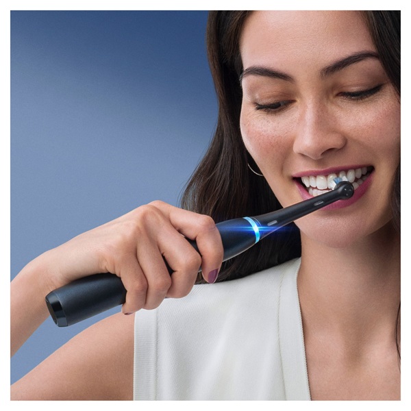 Oral-B iO Series Black/White 8 duo elektromos fogkefe