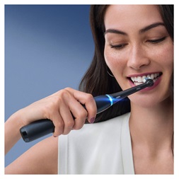 Oral-B iO Series Black/White 8 duo elektromos fogkefe