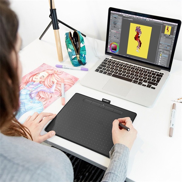 Wacom CTL-6100WLK-N Intuos M fekete Bluetooth digitális rajztábla